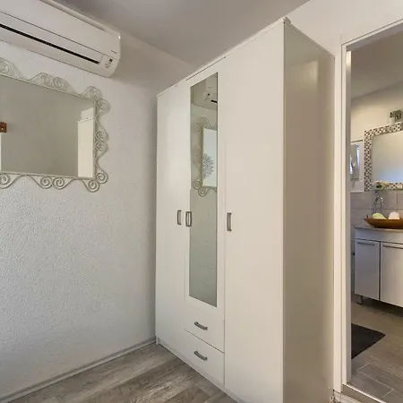 Graciela Apartment *