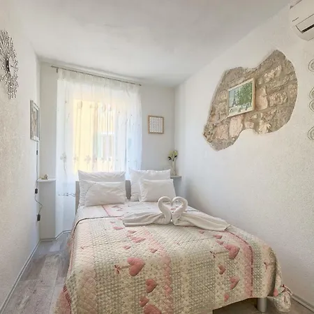 Graciela Apartment *