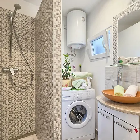 Graciela Apartment *