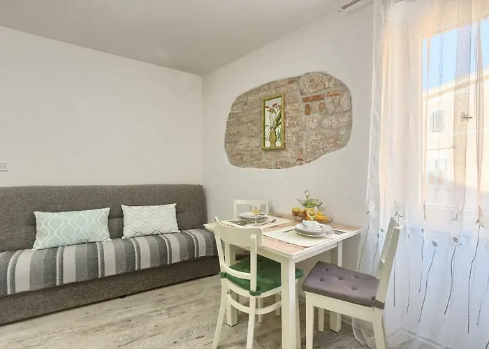 Graciela 아파트 로비니